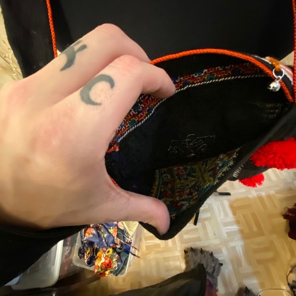 NWT Pom Pom & Bells Embroidered Boho Shoulder Bag - Picture 3 of 8